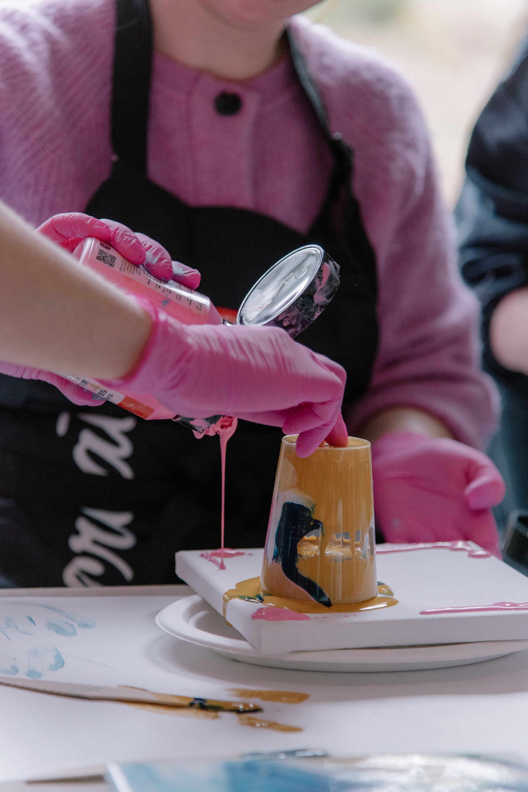 Acrylic pouring courses in Finland