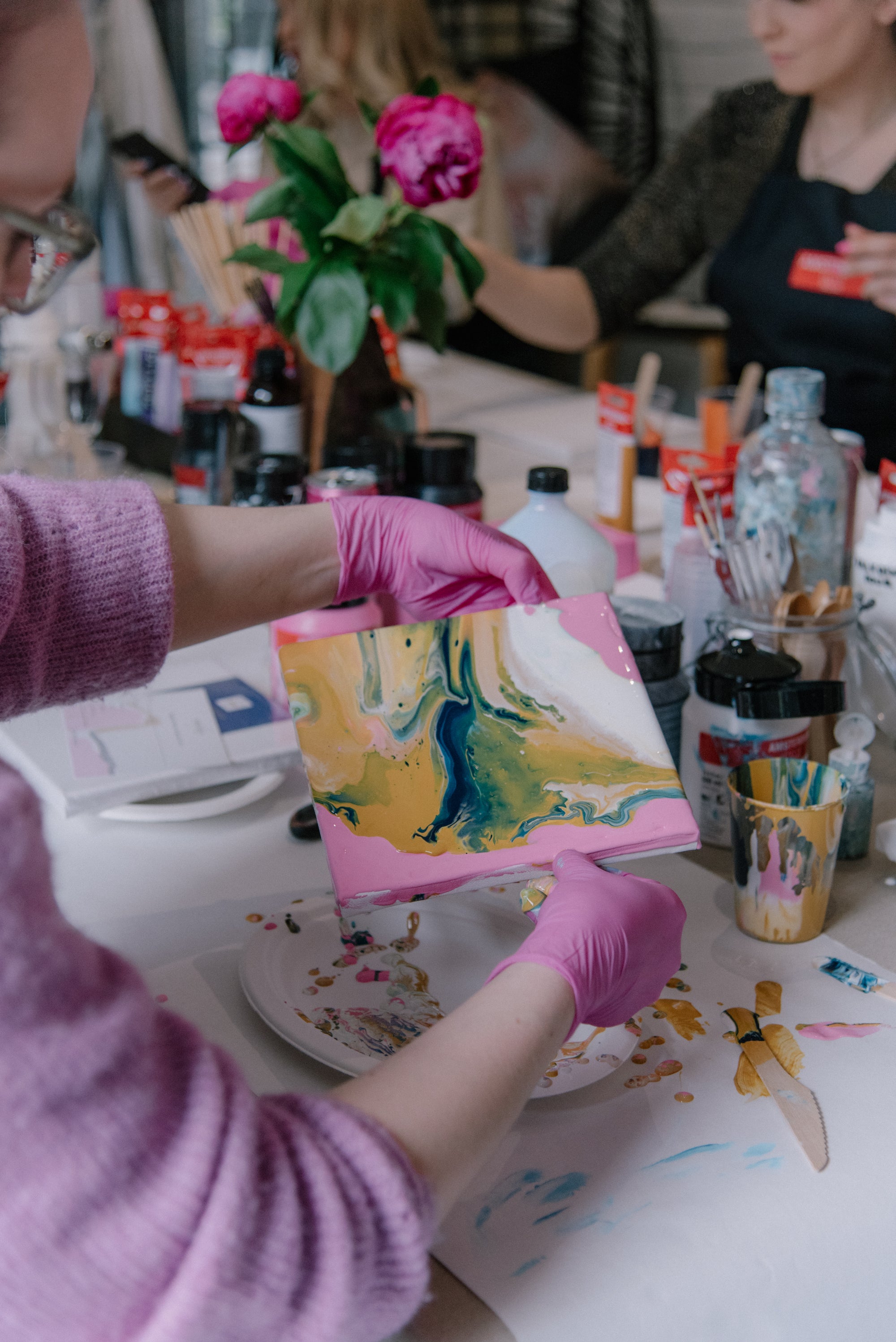 Acrylic pouring courses in Finland
