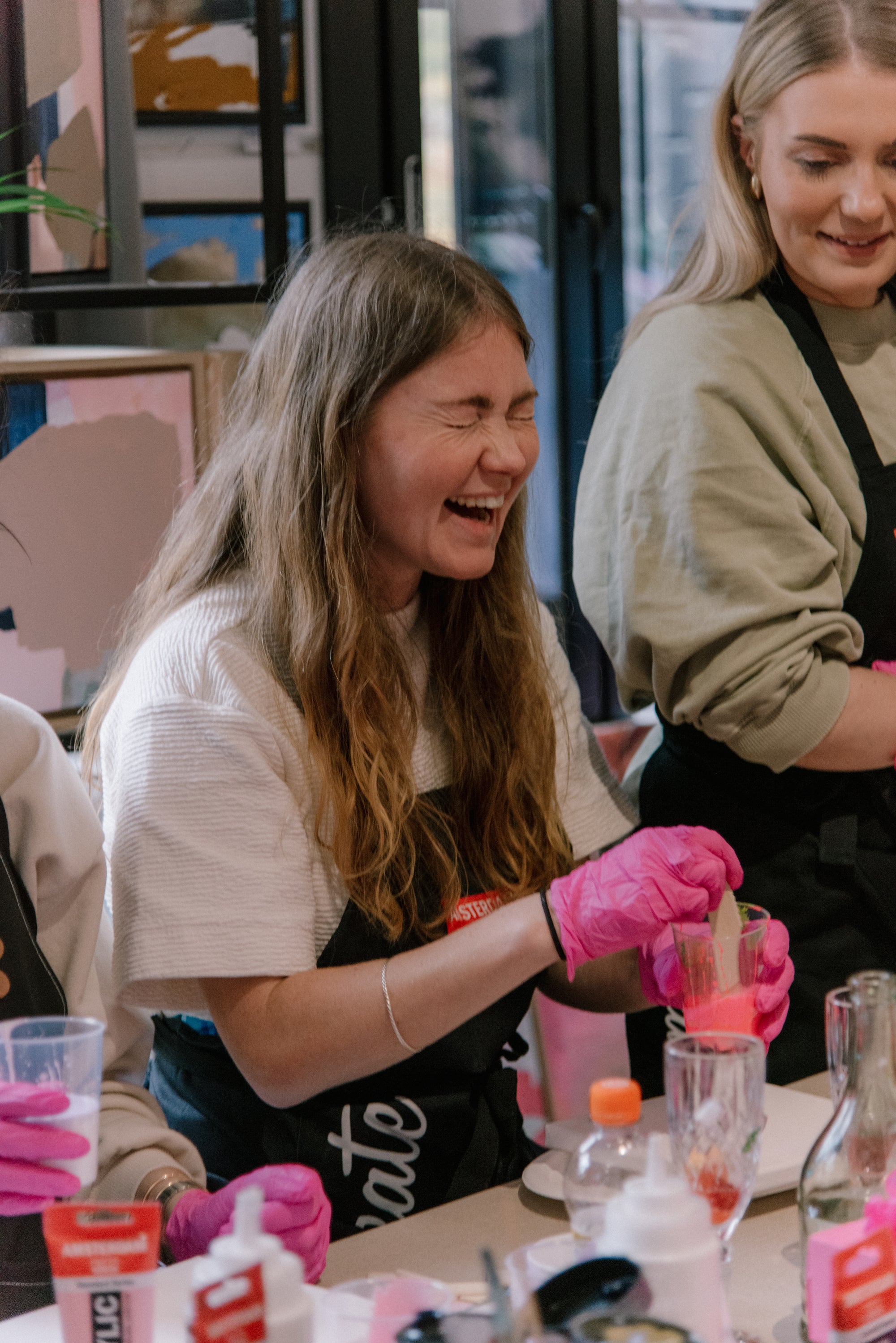 Acrylic pouring courses in Finland